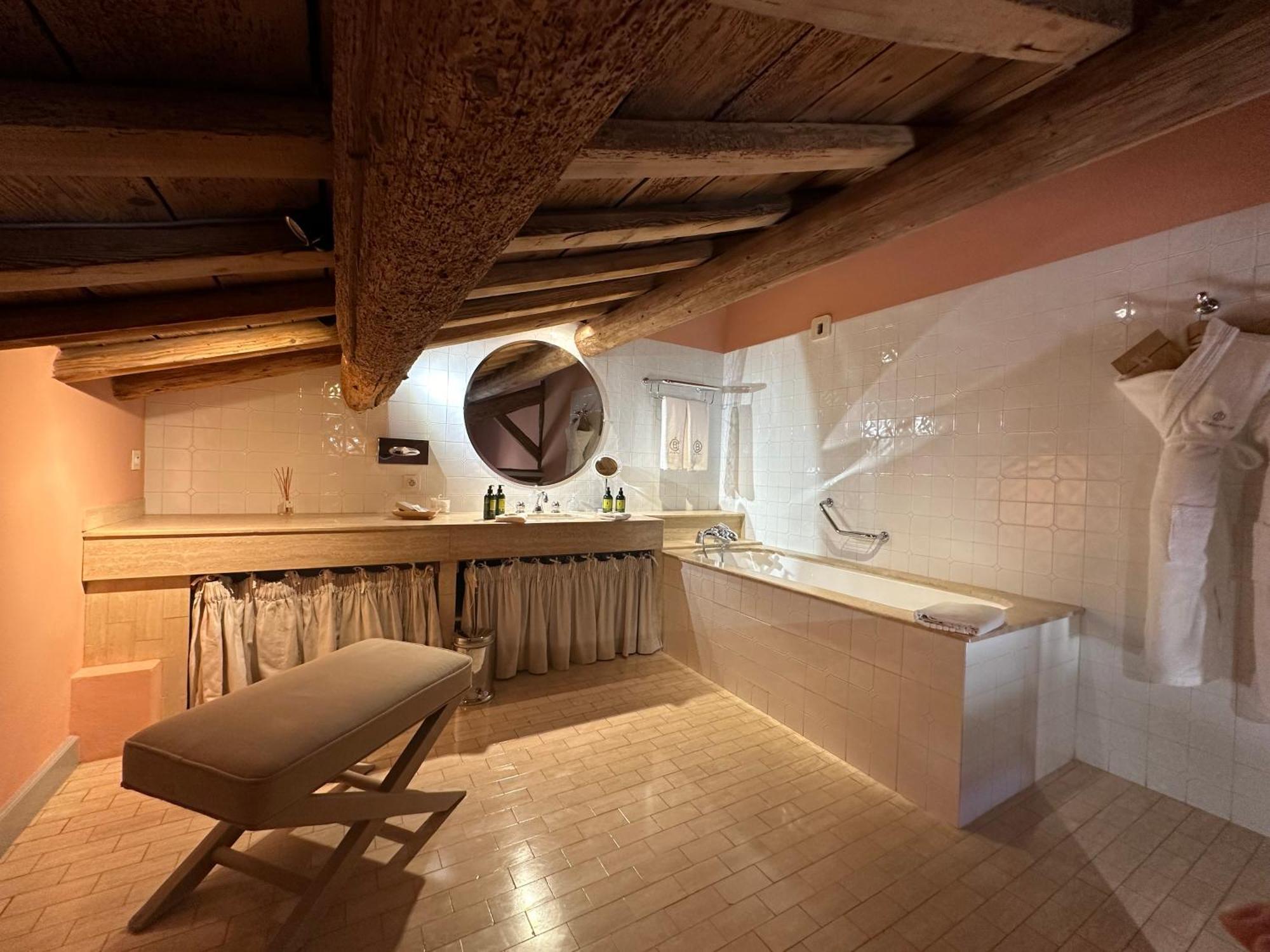 De Peint - Et Restaurant 5* Arles