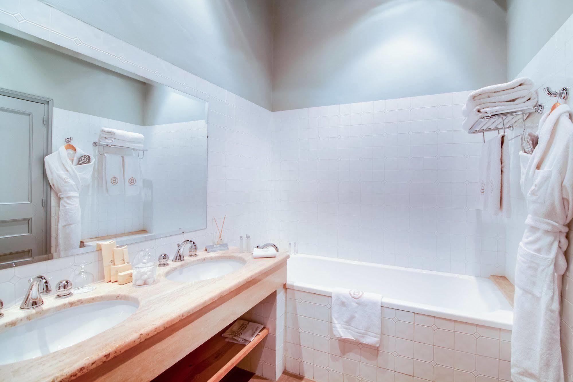 De Peint - Et Restaurant Hotel 5*