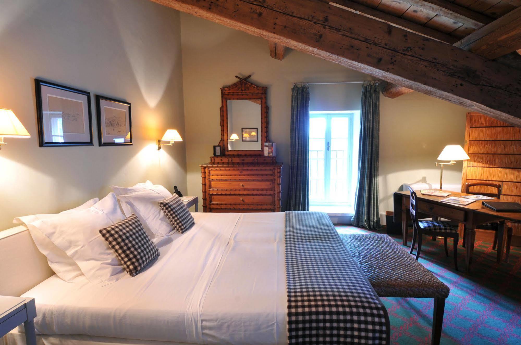 De Peint - Et Restaurant 5* Arles
